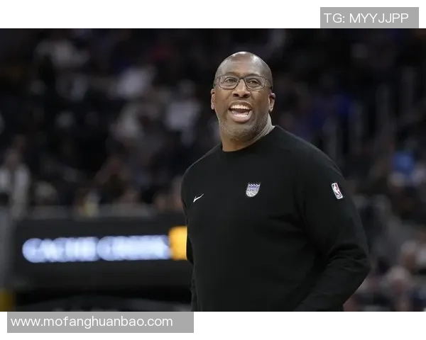 迈克·布朗:喜欢每场使用很多球员,希望每场至少20次突分 迈克·布朗:喜欢每场使用很多球员,希望每场至少20次突分